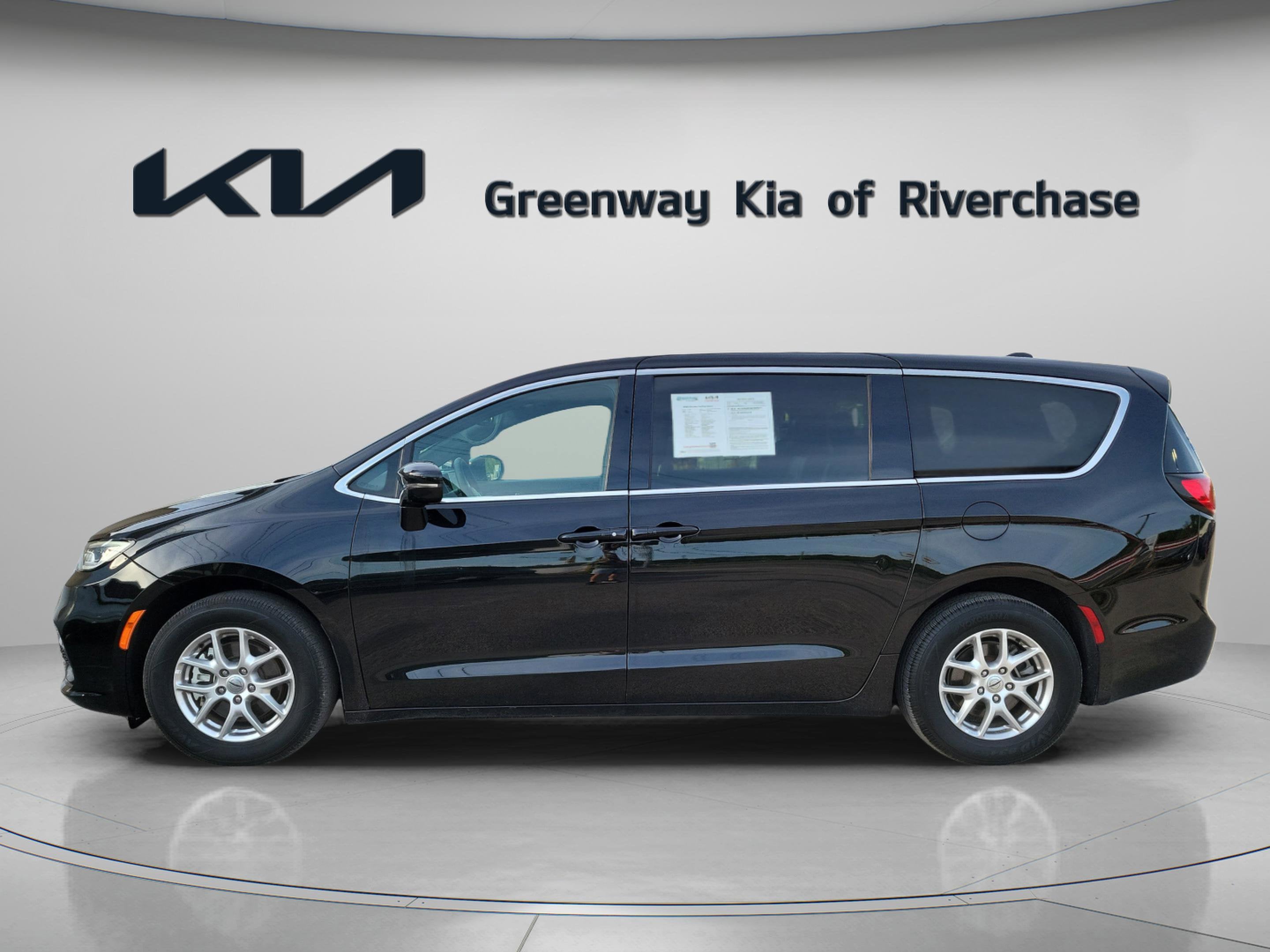 2025 Chrysler Pacifica Select