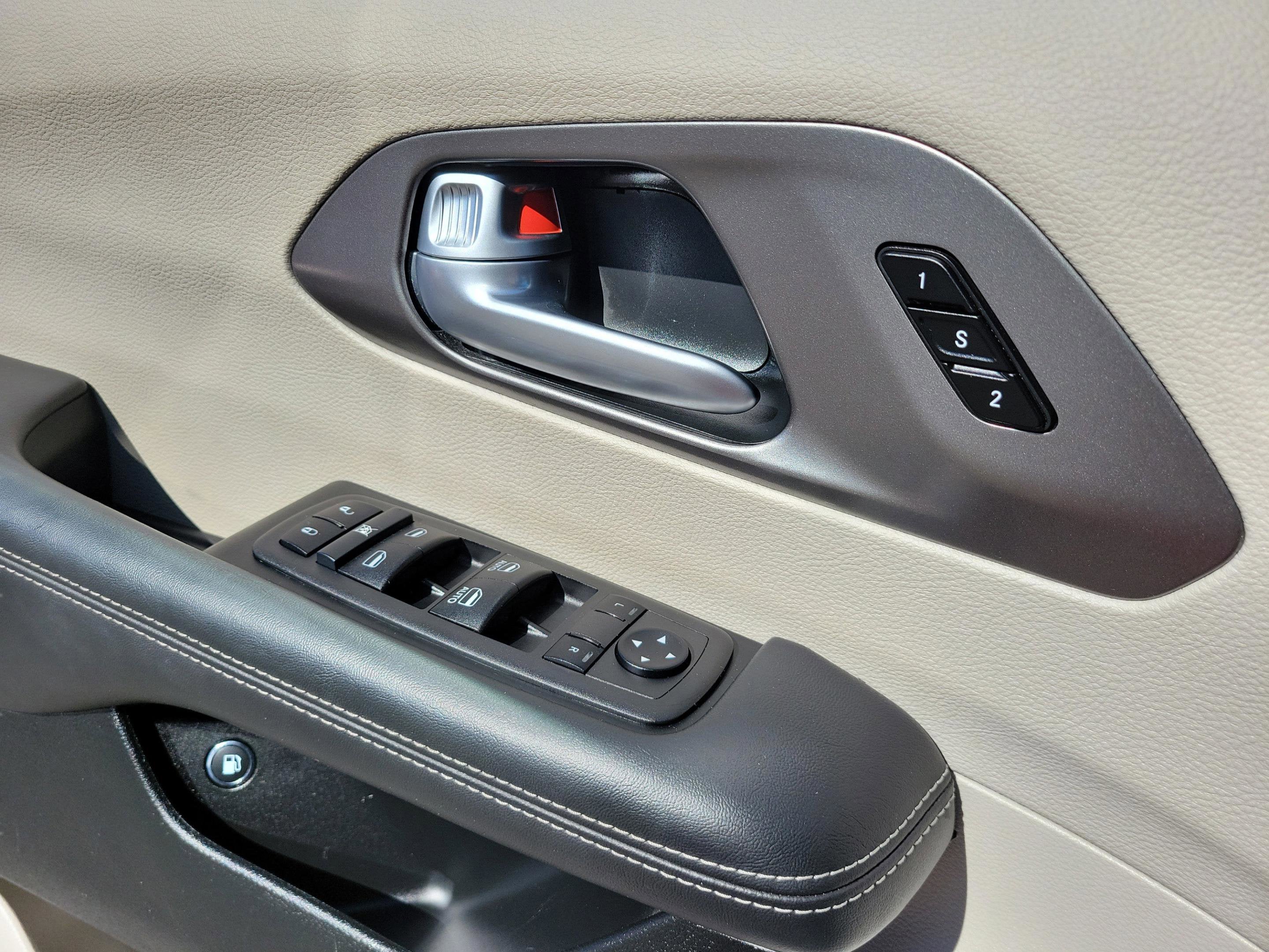 2024 Chrysler Pacifica Select