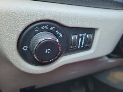 2024 Chrysler Pacifica Select