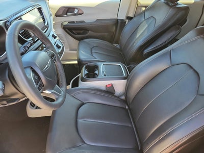 2024 Chrysler Pacifica Select