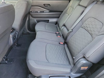 2025 Nissan Pathfinder SV