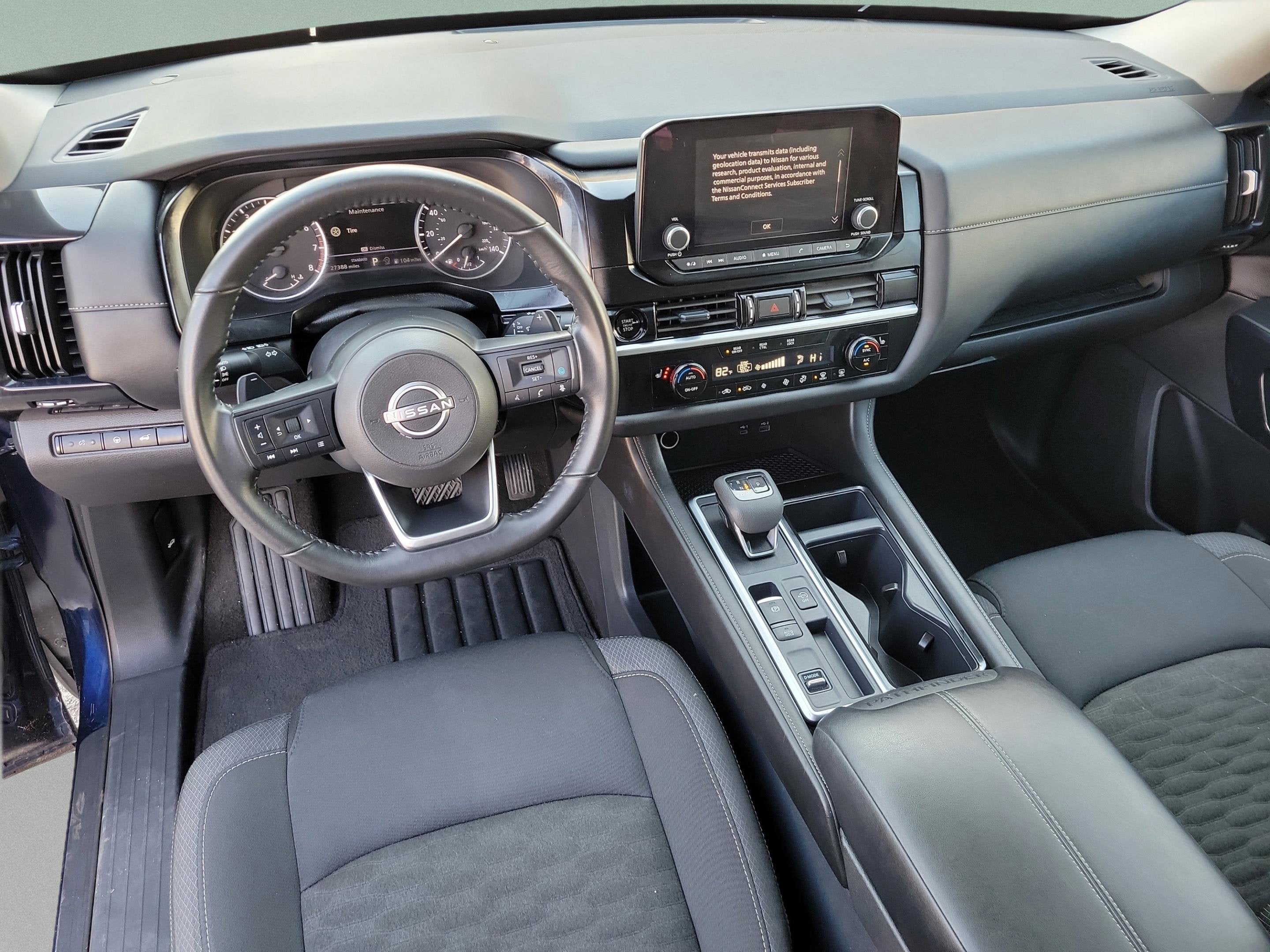 2025 Nissan Pathfinder SV