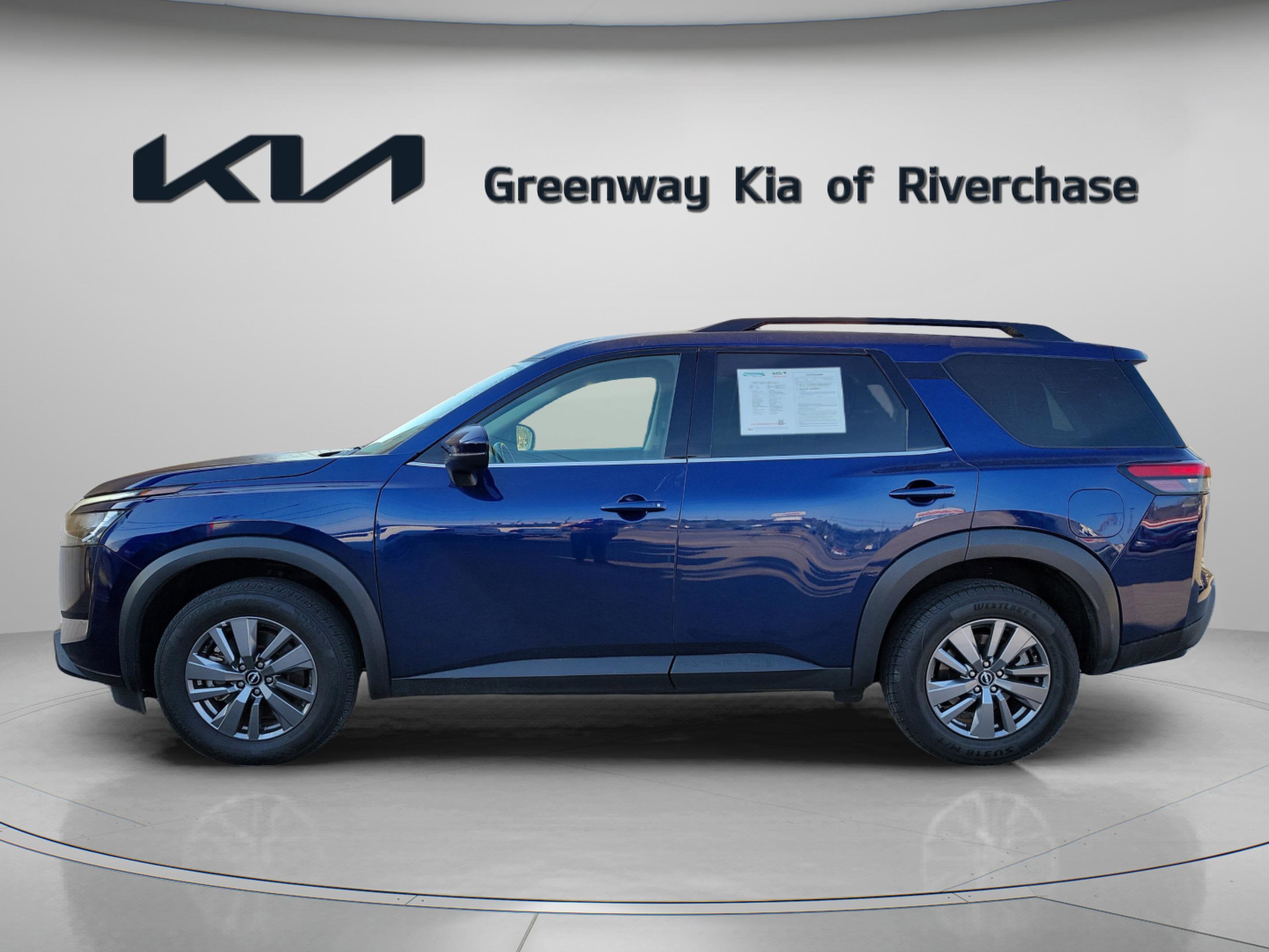 2025 Nissan Pathfinder SV