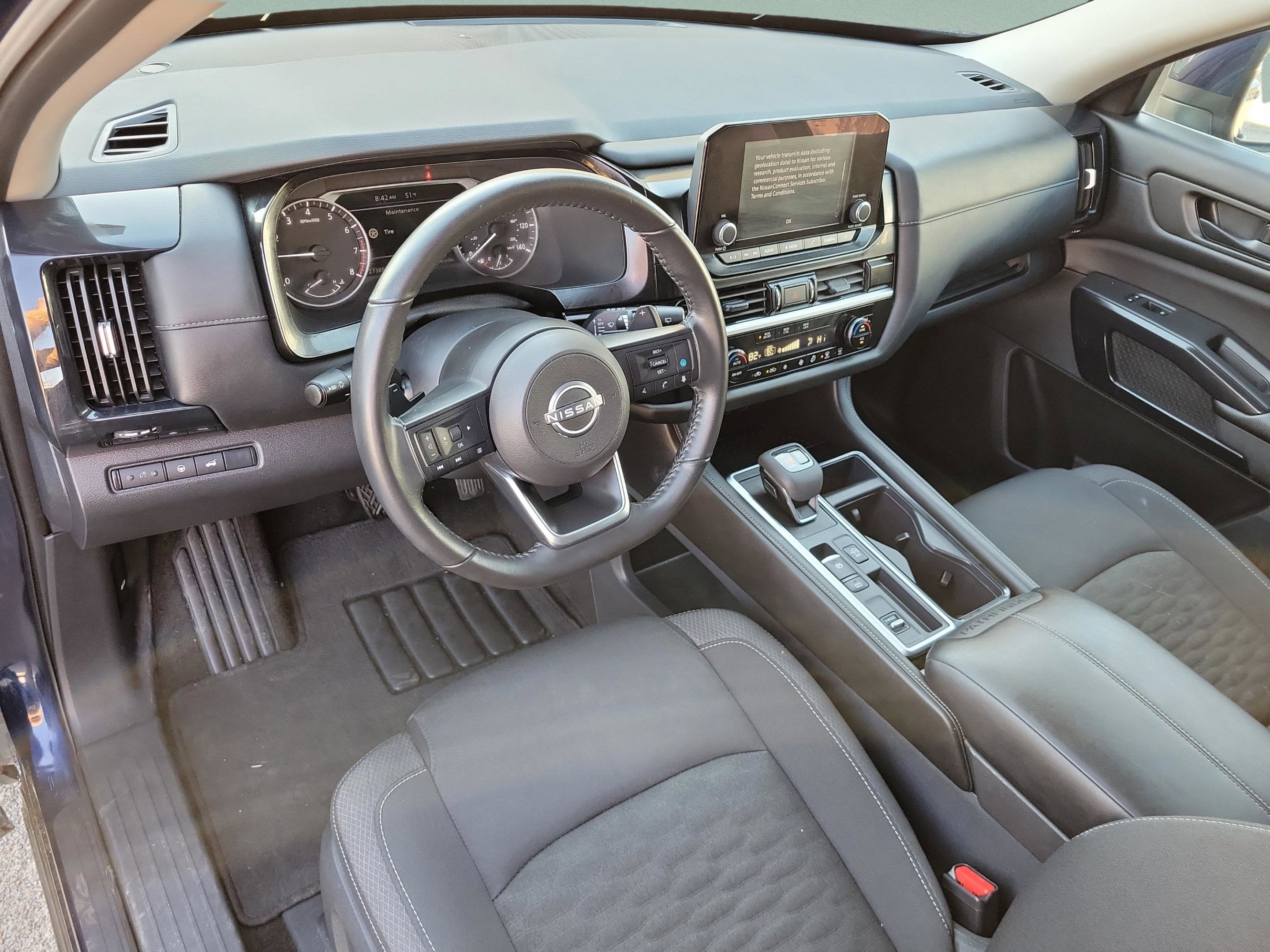 2025 Nissan Pathfinder SV