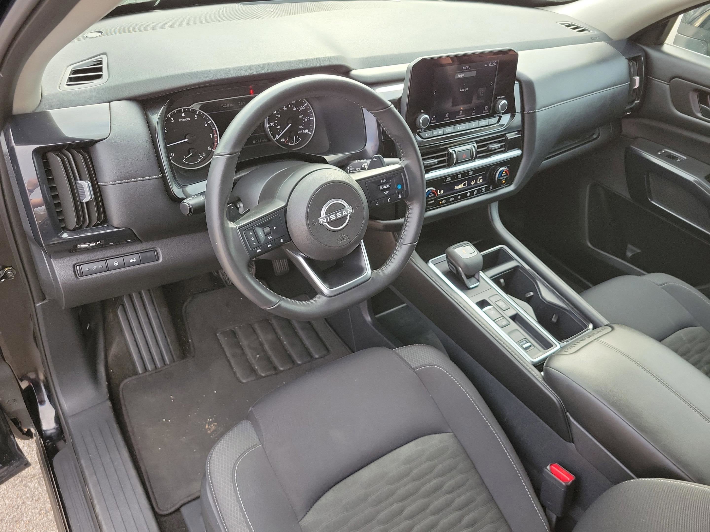 2025 Nissan Pathfinder SV