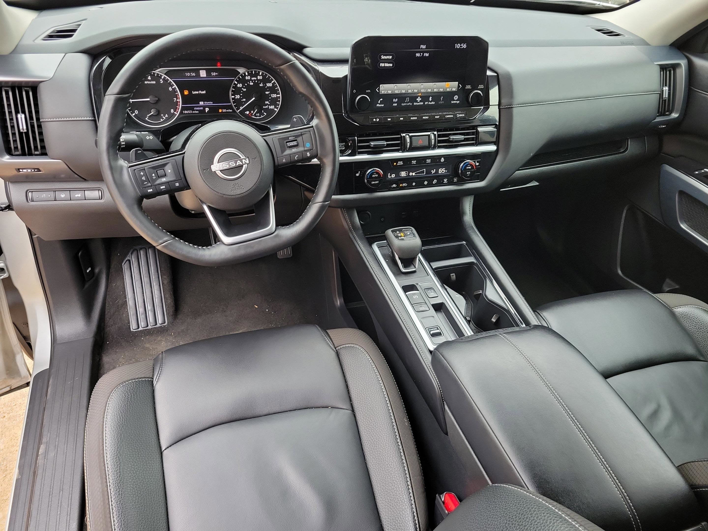 2025 Nissan Pathfinder SL