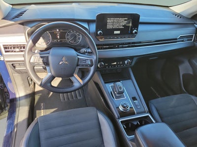 2024 Mitsubishi Outlander SE