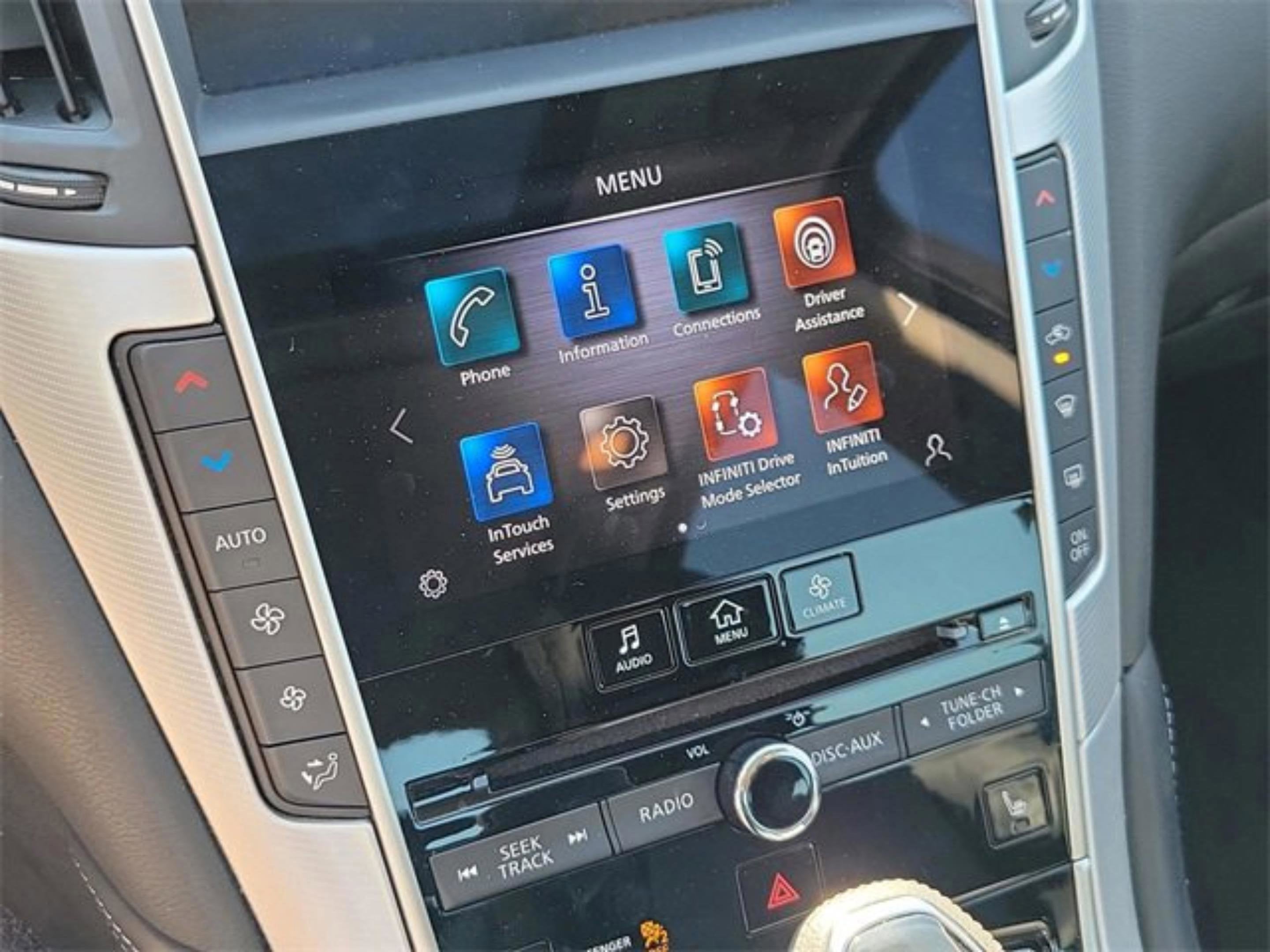 2022 INFINITI Q50 LUXE