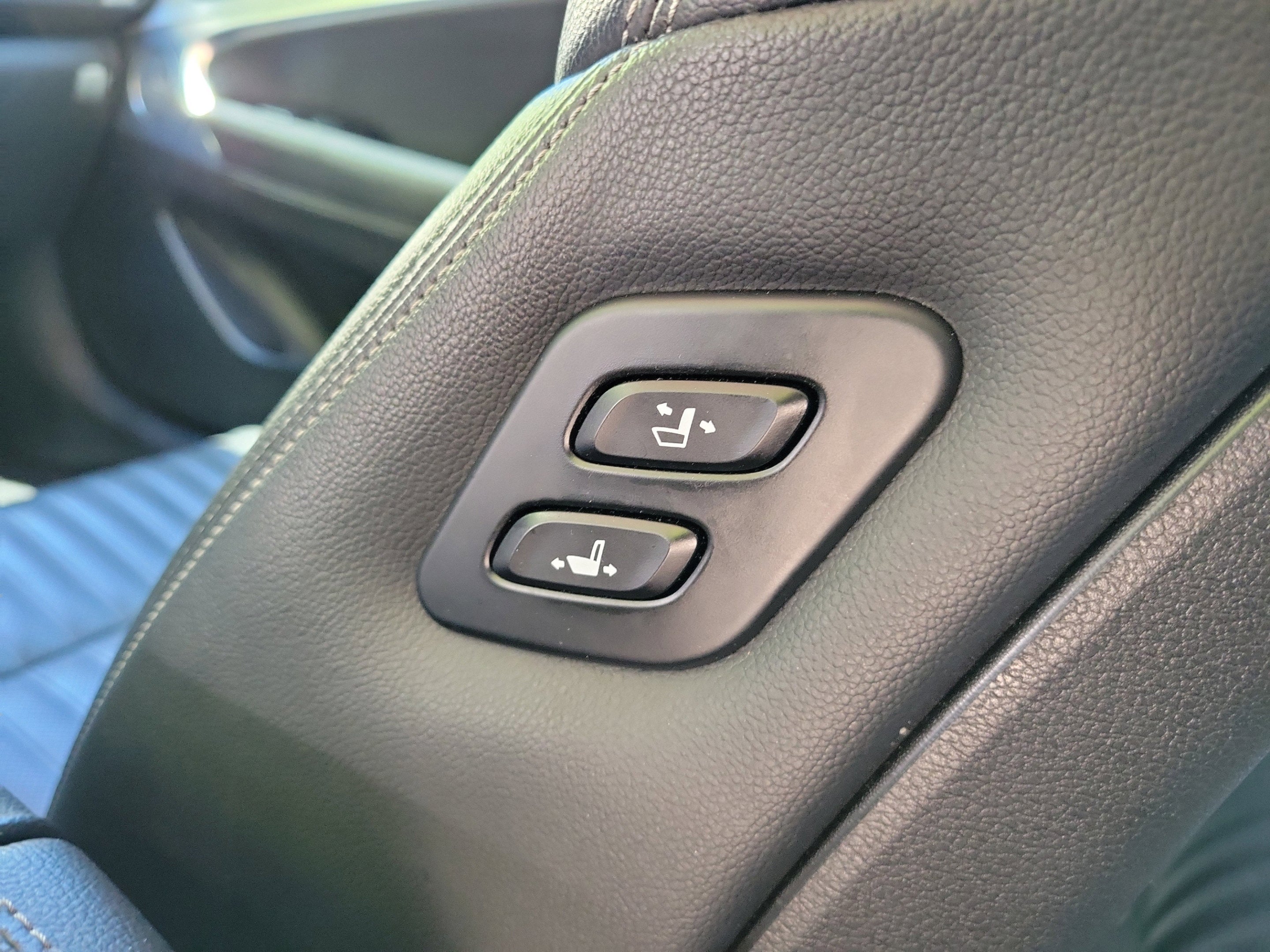 2022 Genesis G70 2.0T