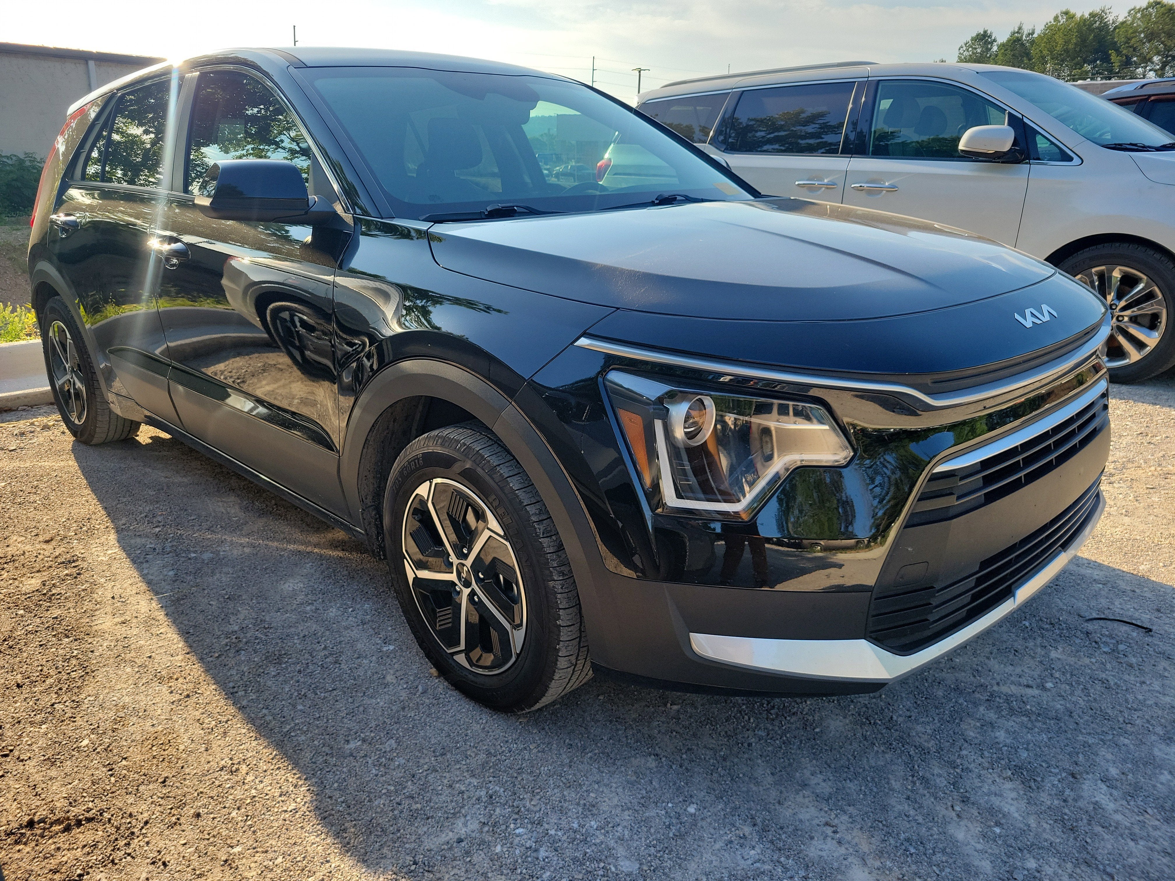 2023 Kia Niro LX HEV's photo