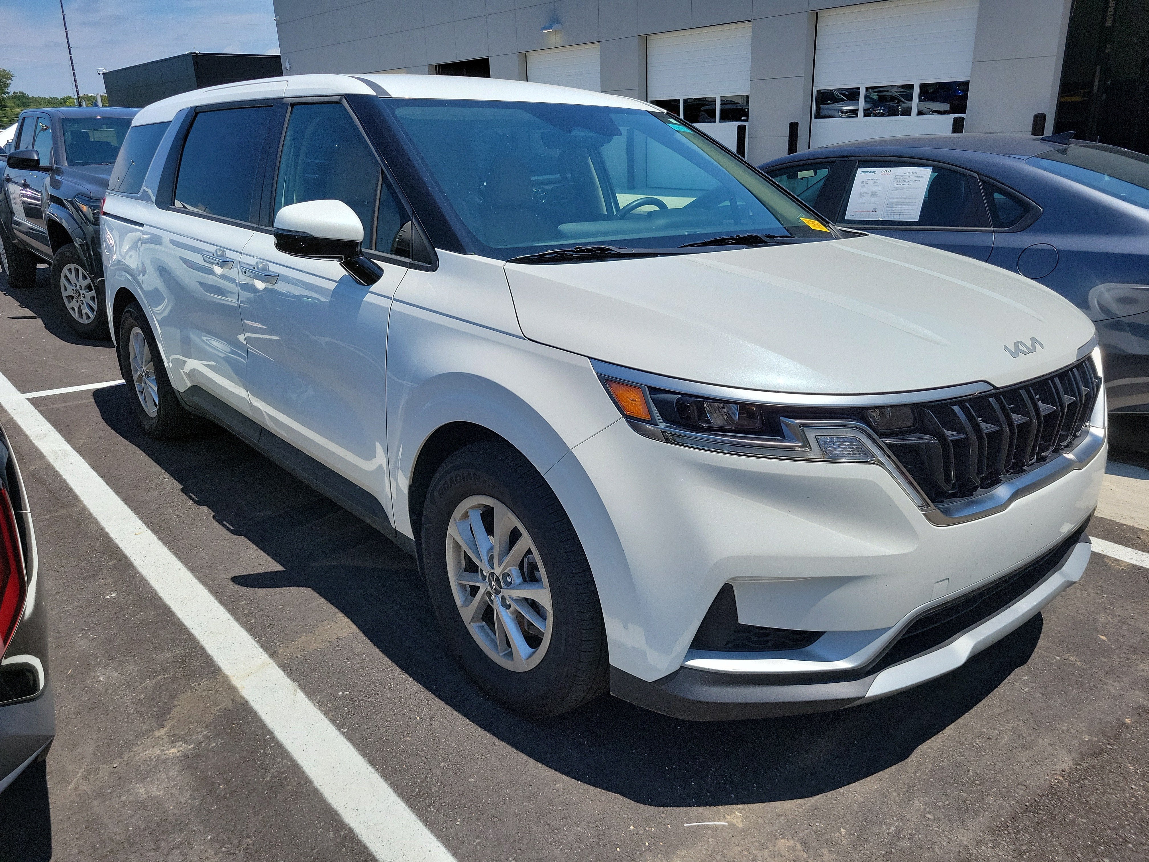 2024 Kia Carnival LX