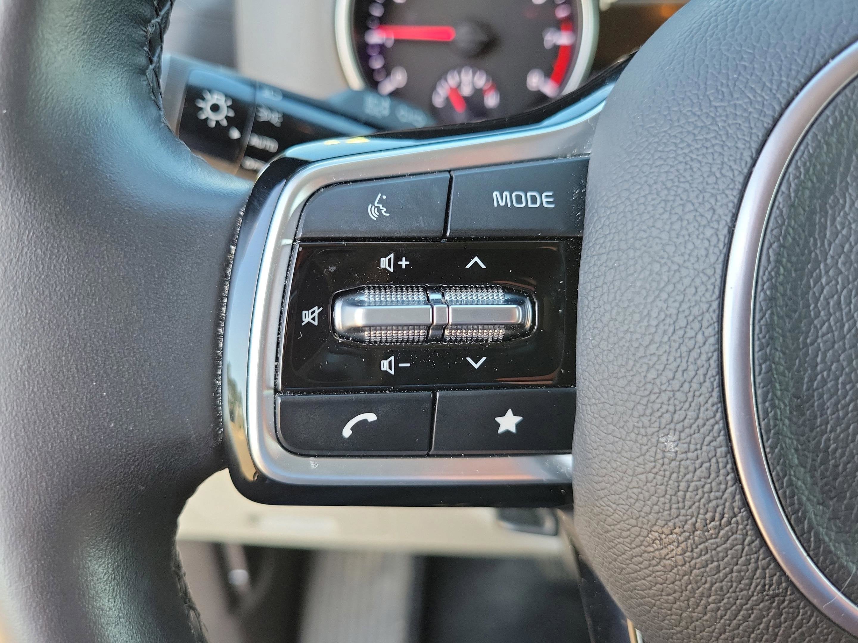 2024 Kia Carnival LX