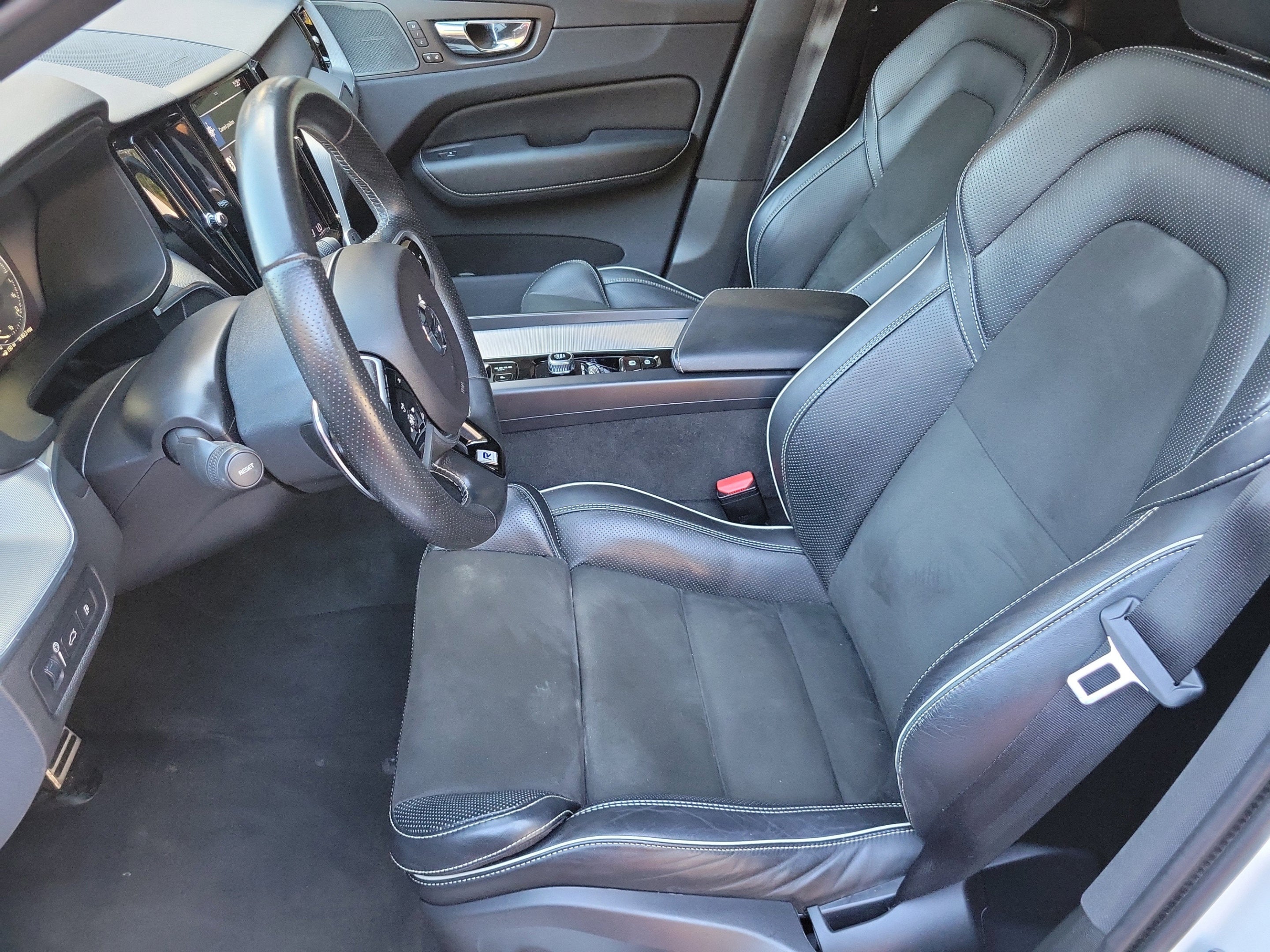 2019 Volvo XC60 T8 R-Design