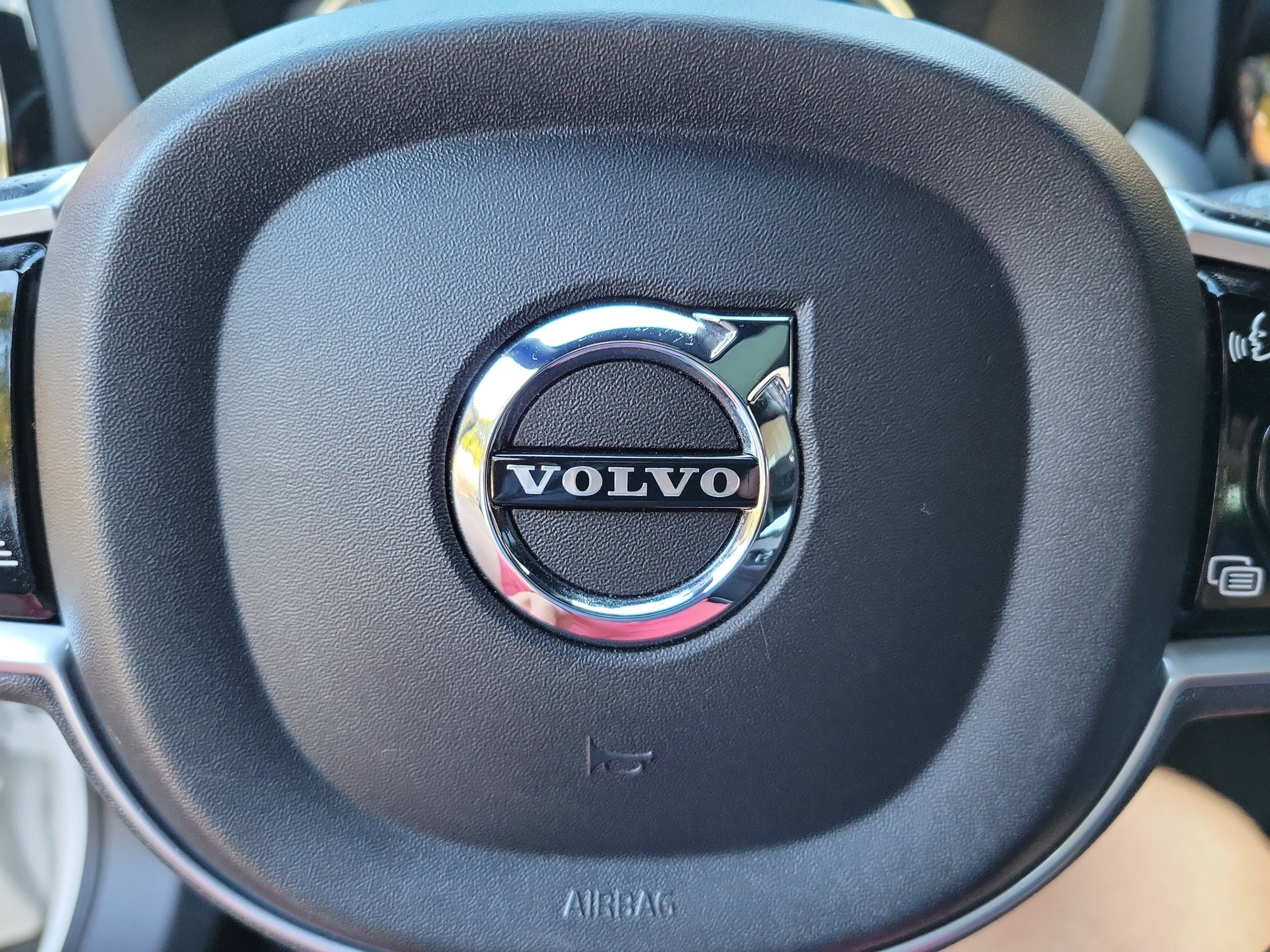2019 Volvo XC60 T8 R-Design