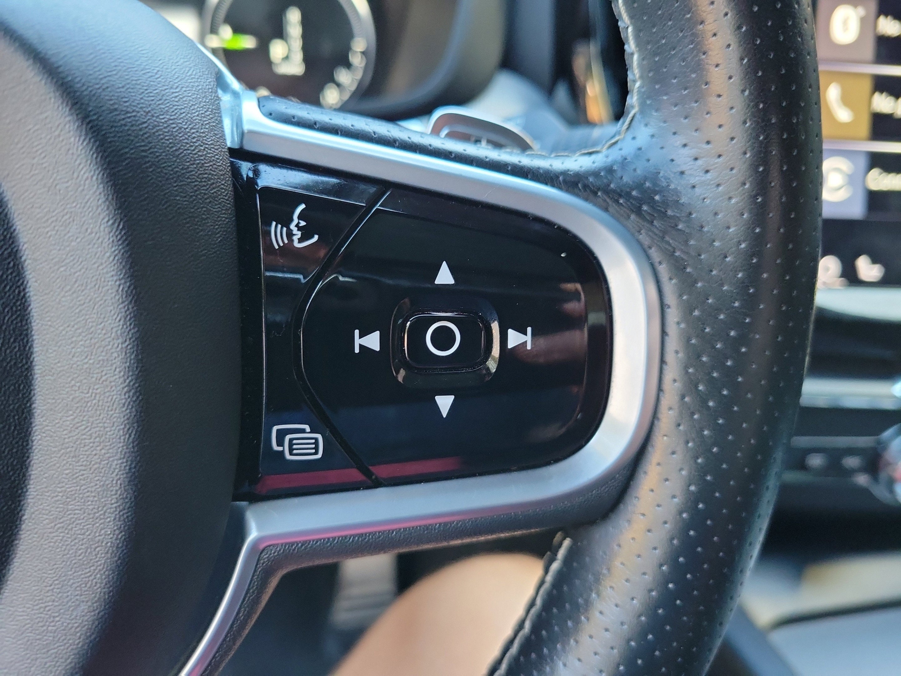 2019 Volvo XC60 T8 R-Design