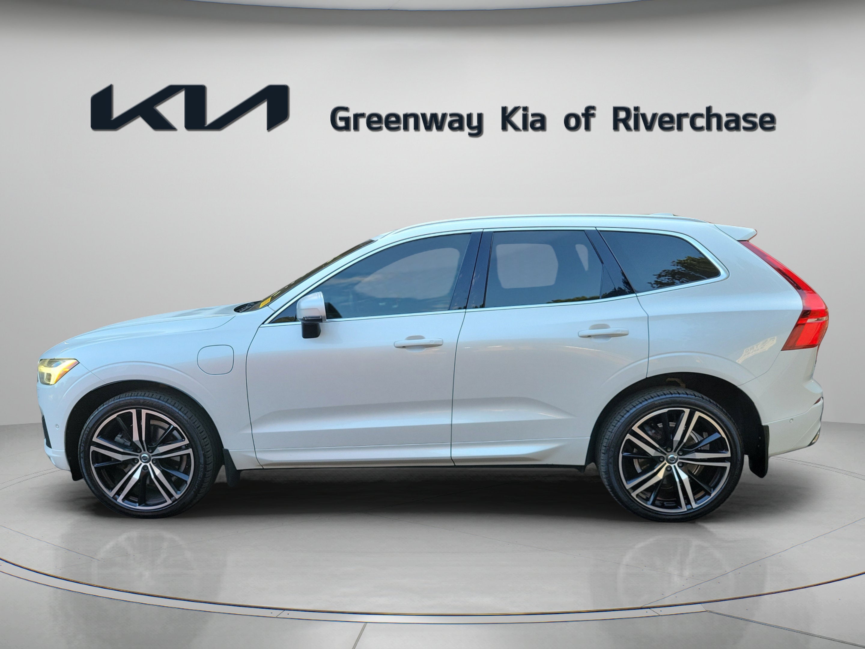 2019 Volvo XC60 T8 R-Design