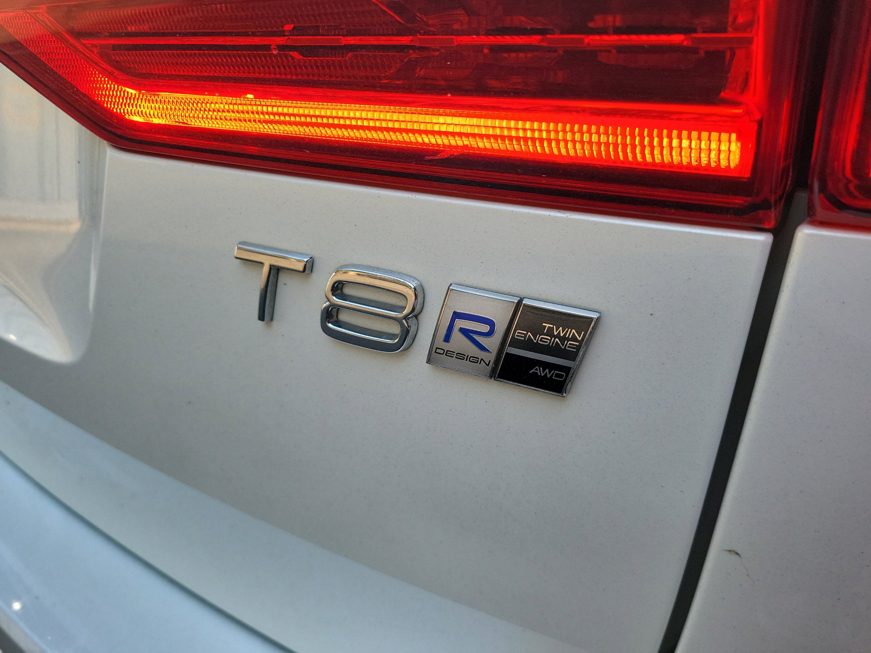 2019 Volvo XC60 T8 R-Design