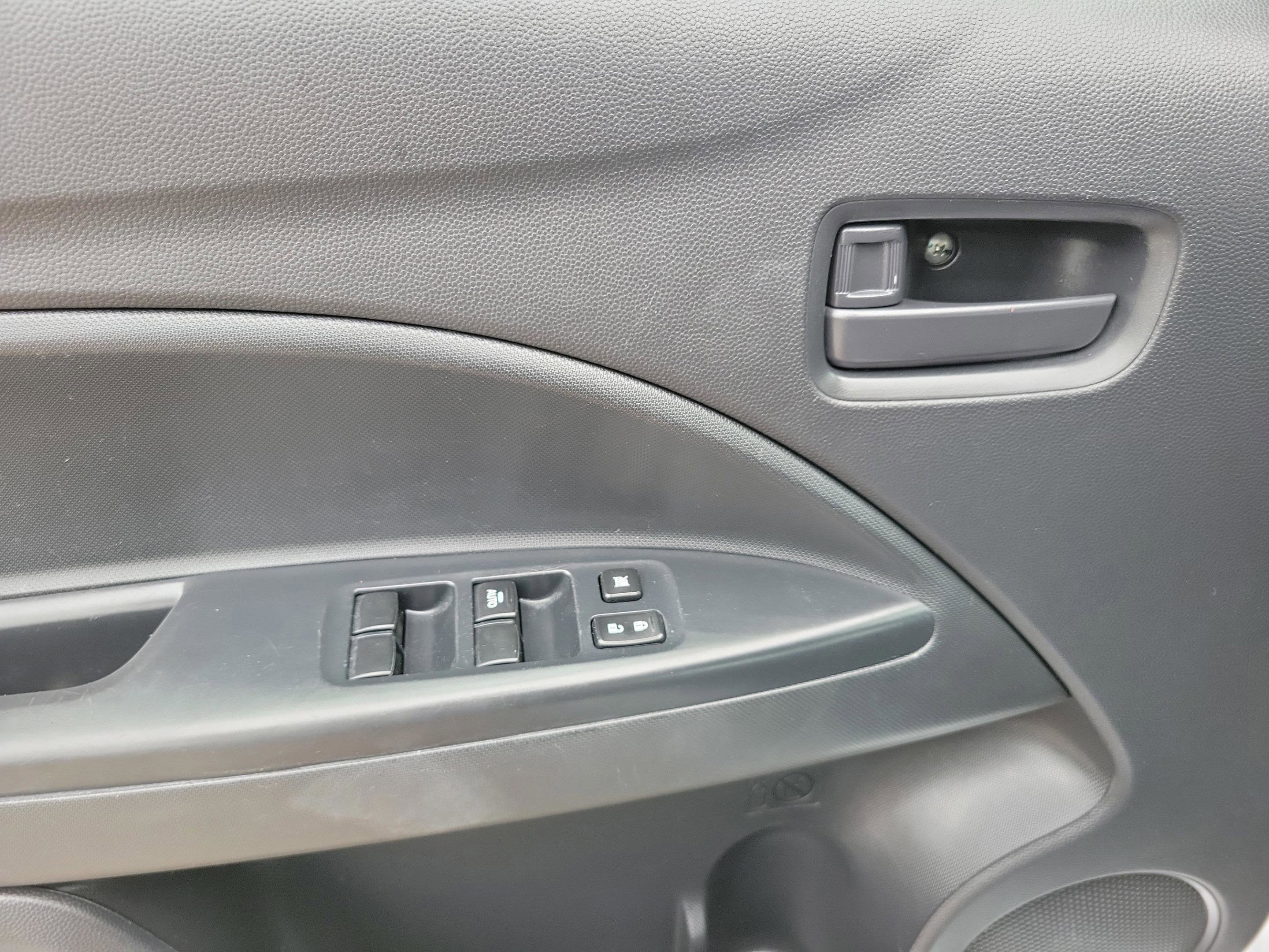 2024 Mitsubishi Mirage ES