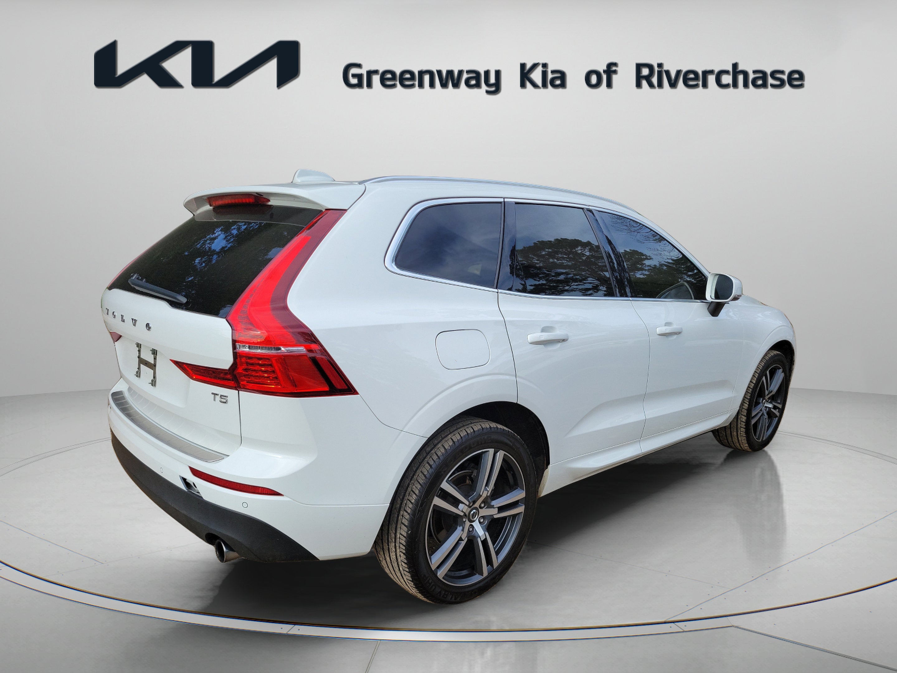 2021 Volvo XC60 T5 Momentum